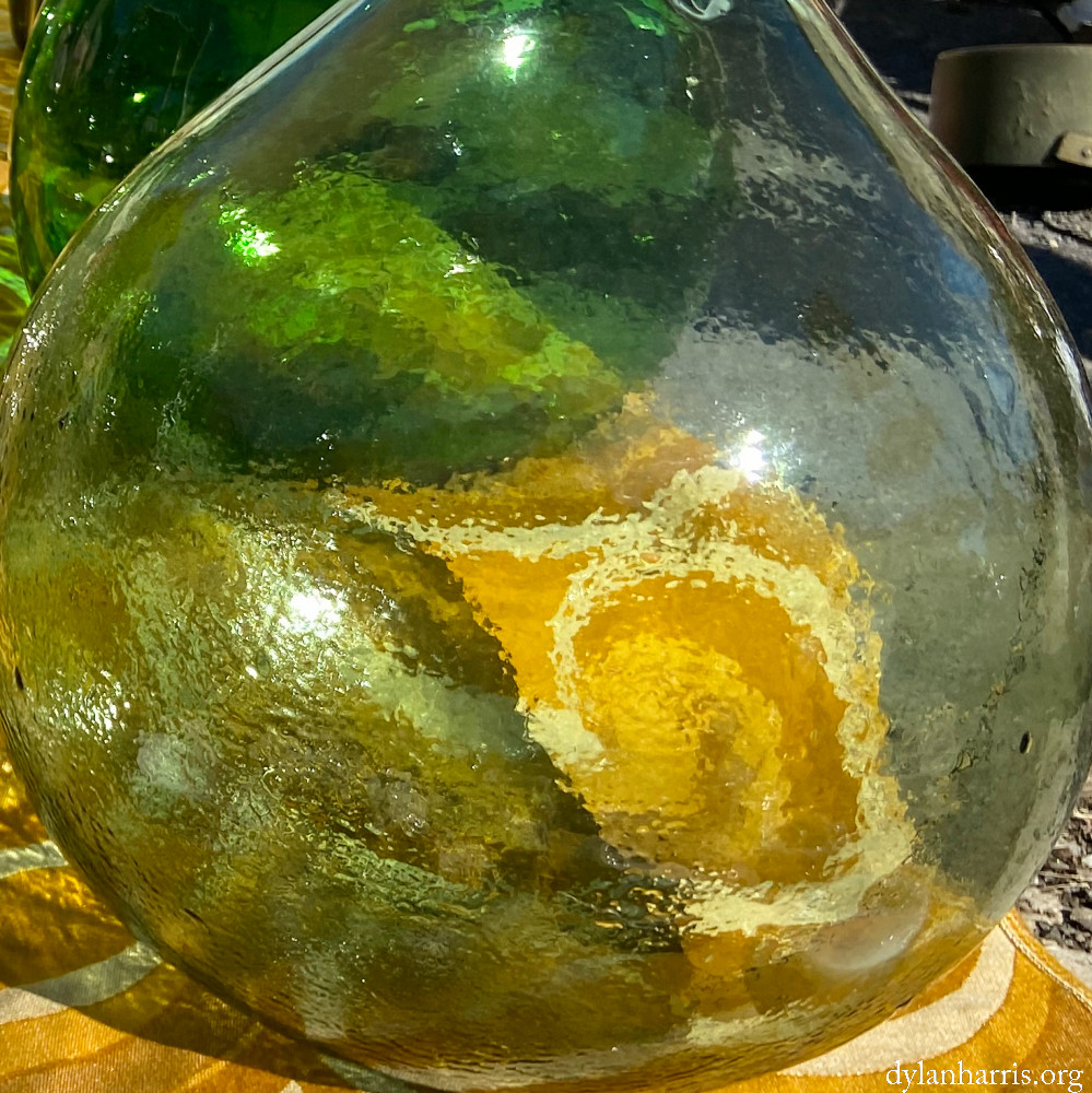 image: This is &lsquo;cheni&agrave;res 2&rsquo;.