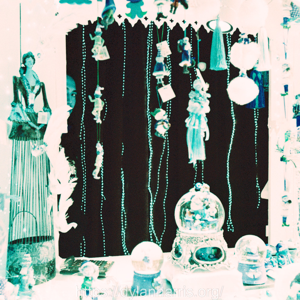 image: This is &lsquo;christmas market (iii) 5&rsquo;.