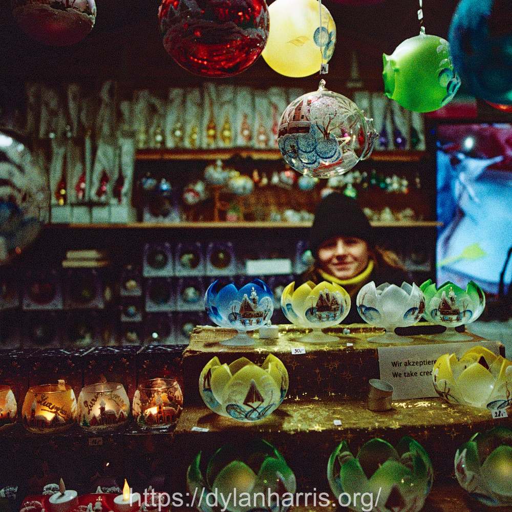 image: This is &lsquo;christmas market (v) 2&rsquo;.