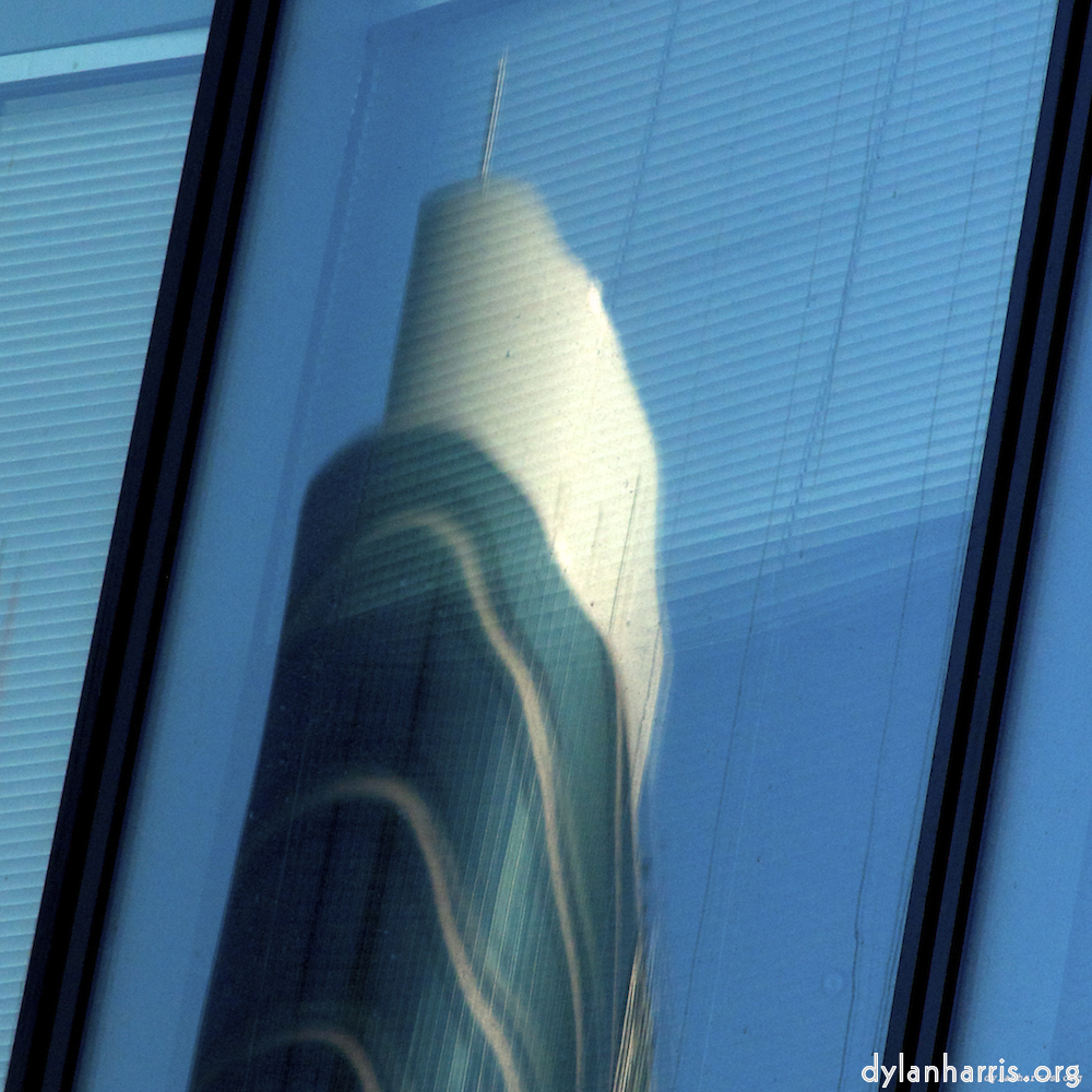 Image: Image 'la d&eacute;fense (vi) 1'.