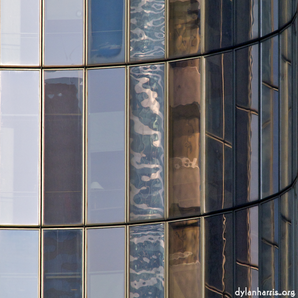 Image 'la d&eacute;fense (x) 1'.