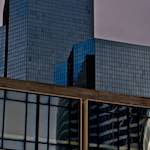 Image: Sixth image from the photoset 'la d&eacute;fense (i)'.