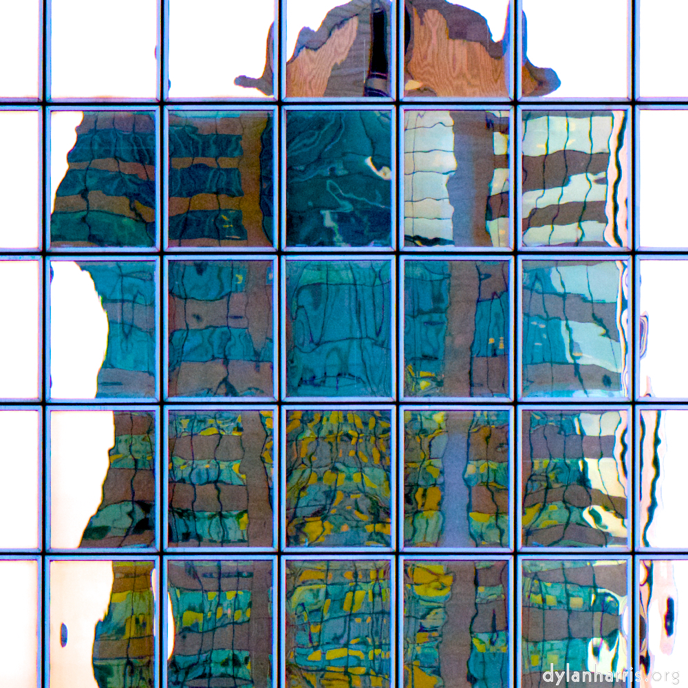 image: un reflet &agrave; la d&eacute;fense