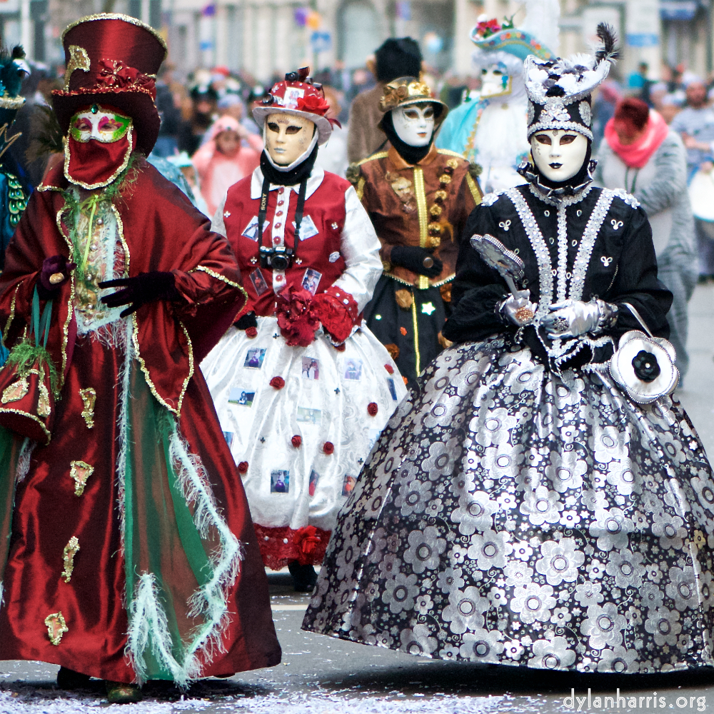 image: Image 'esch&ndash;sur&ndash;alzette (xxv) 3', at Escher D&eacute;ierepark, the head and crest of a chicken.