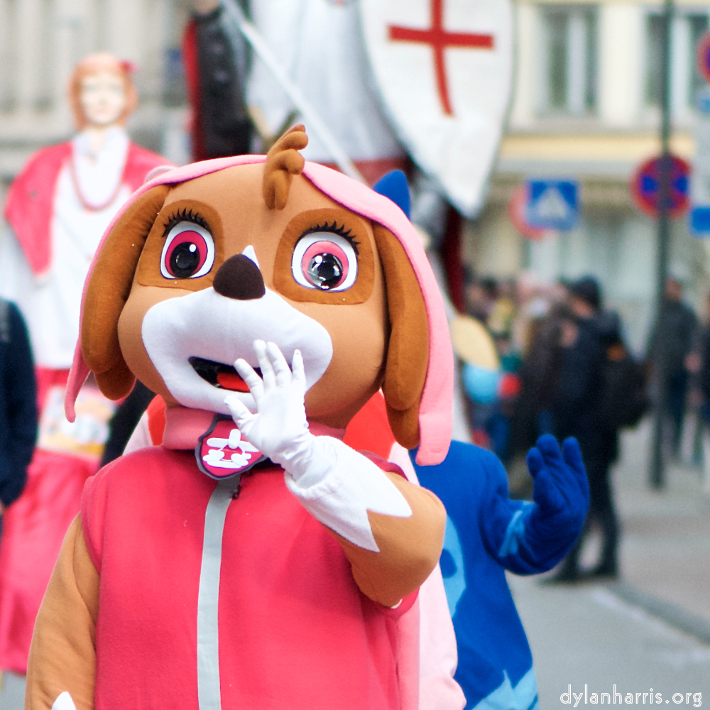 image: Image 'esch&ndash;sur&ndash;alzette (xxvi) 3', at Escher D&eacute;ierepark, the head and crest of a chicken.