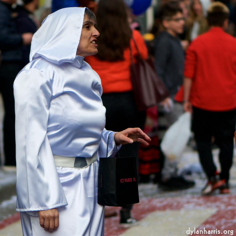 image: Image 'esch&ndash;sur&ndash;alzette (xxvii) 3', at Escher D&eacute;ierepark, the head and crest of a chicken.