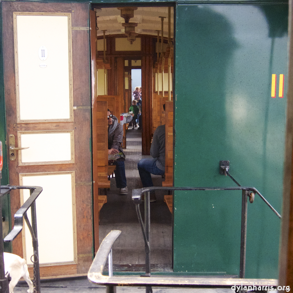 Image 'train (x) 3'.