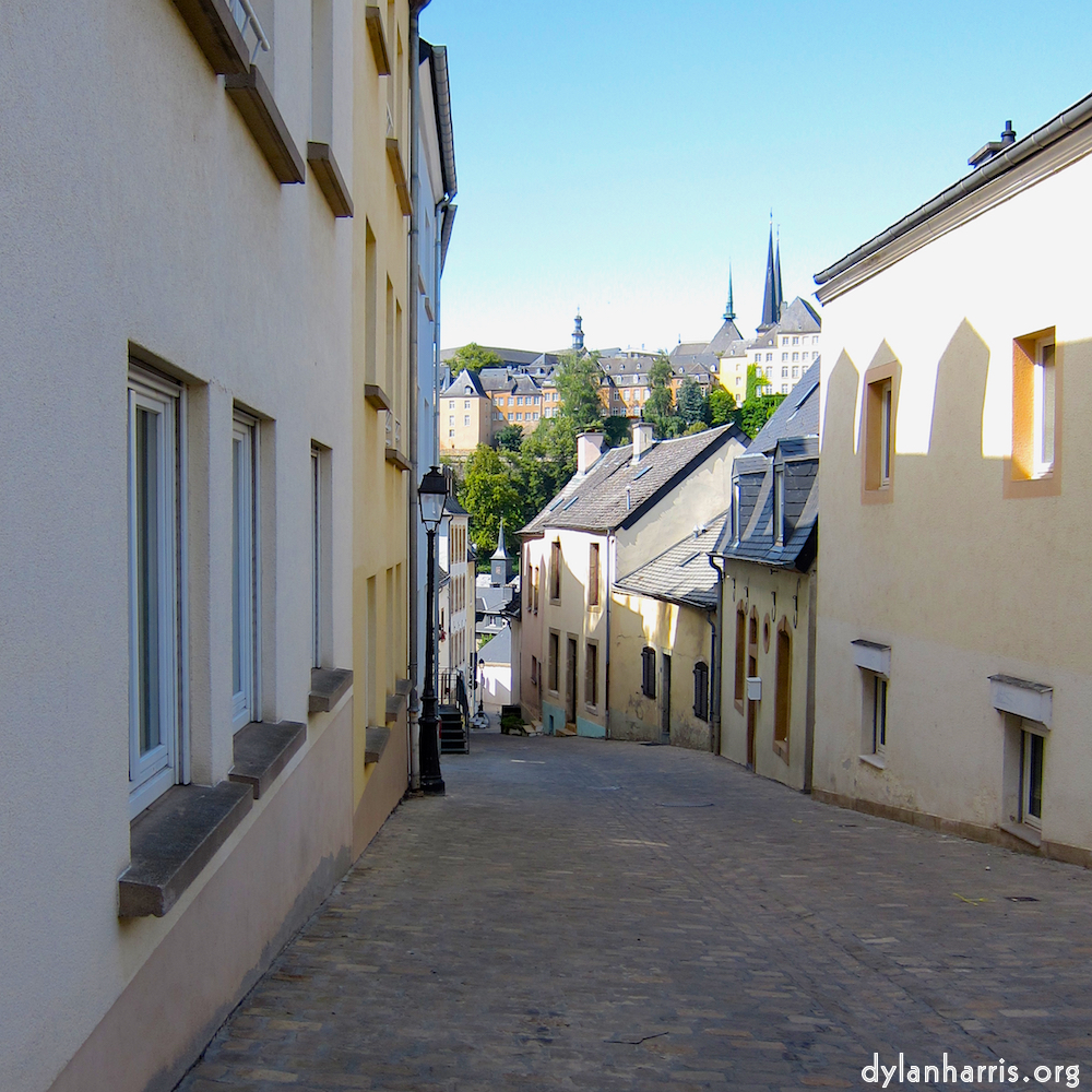 Image 'rham (i)) 3'.