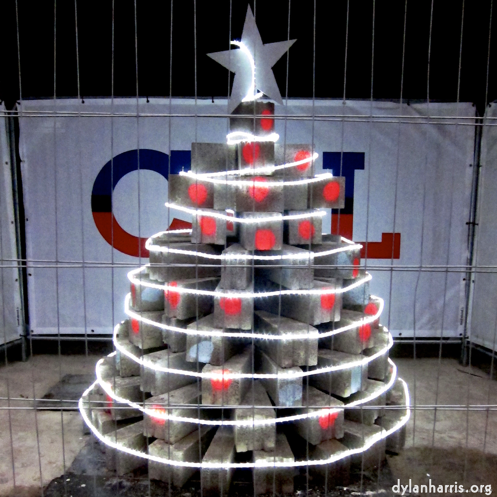 Image 'esch&ndash;sur&ndash;alzette (viii) 3', at Escher D&eacute;ierepark, the head and crest of a chicken.