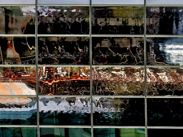 image: This is &lsquo;la ville&ndash;lumi&egrave;re, part 3&rsquo;.