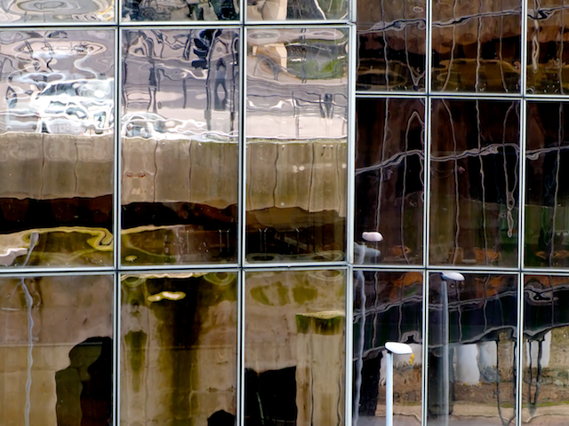 image: This is &lsquo;la ville&ndash;lumi&egrave;re, part 4&rsquo;.