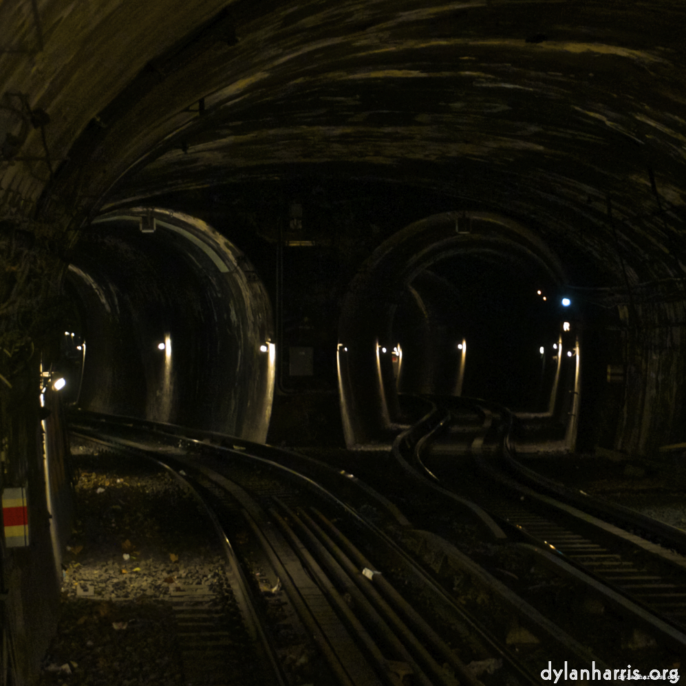 Image: Image 'metro (i) 1'.