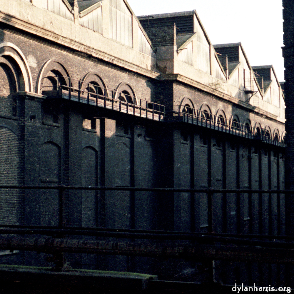 Image 'train (vi) 4'.