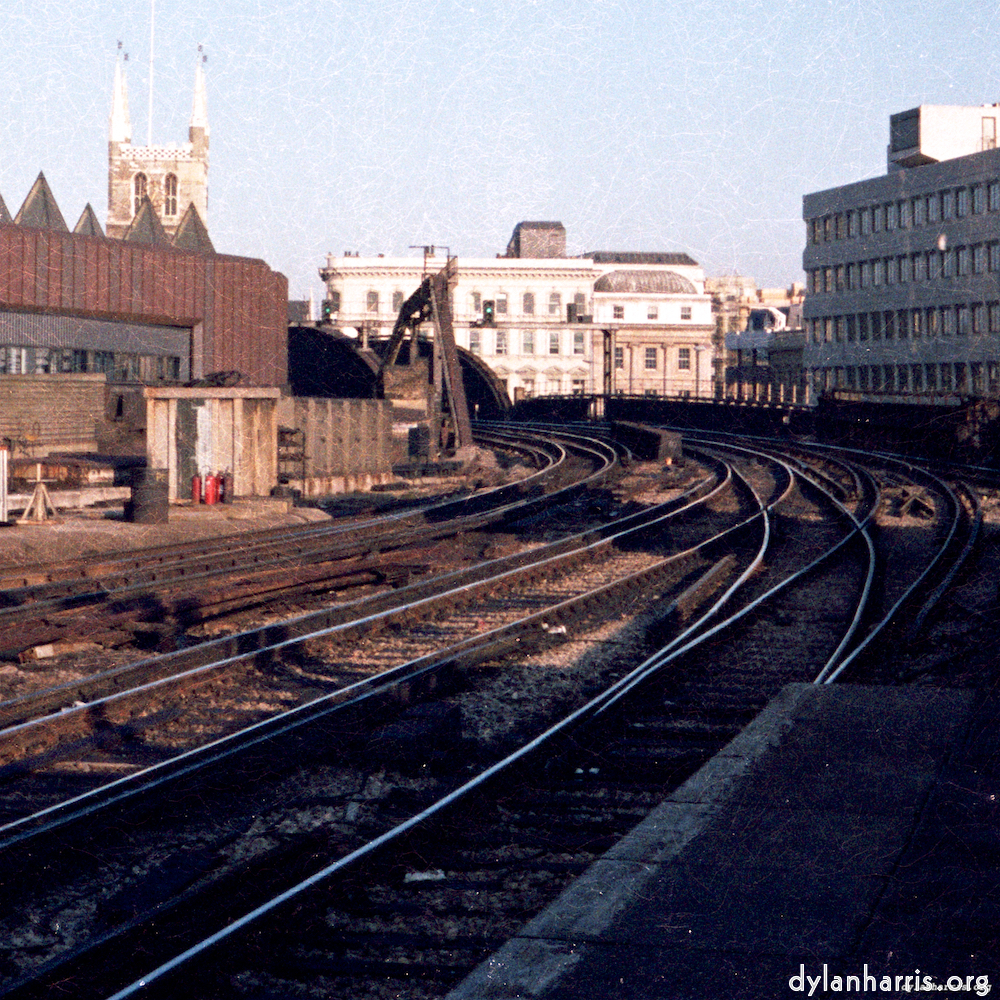 Image 'train (vii) 3'.