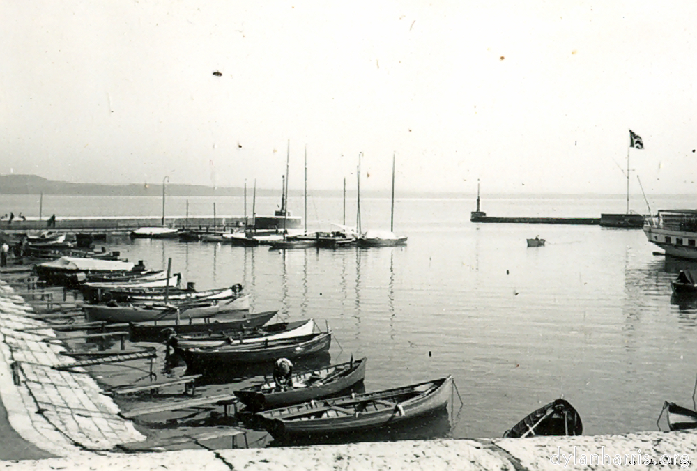 Image: Neuch&acirc;tel Harbour.