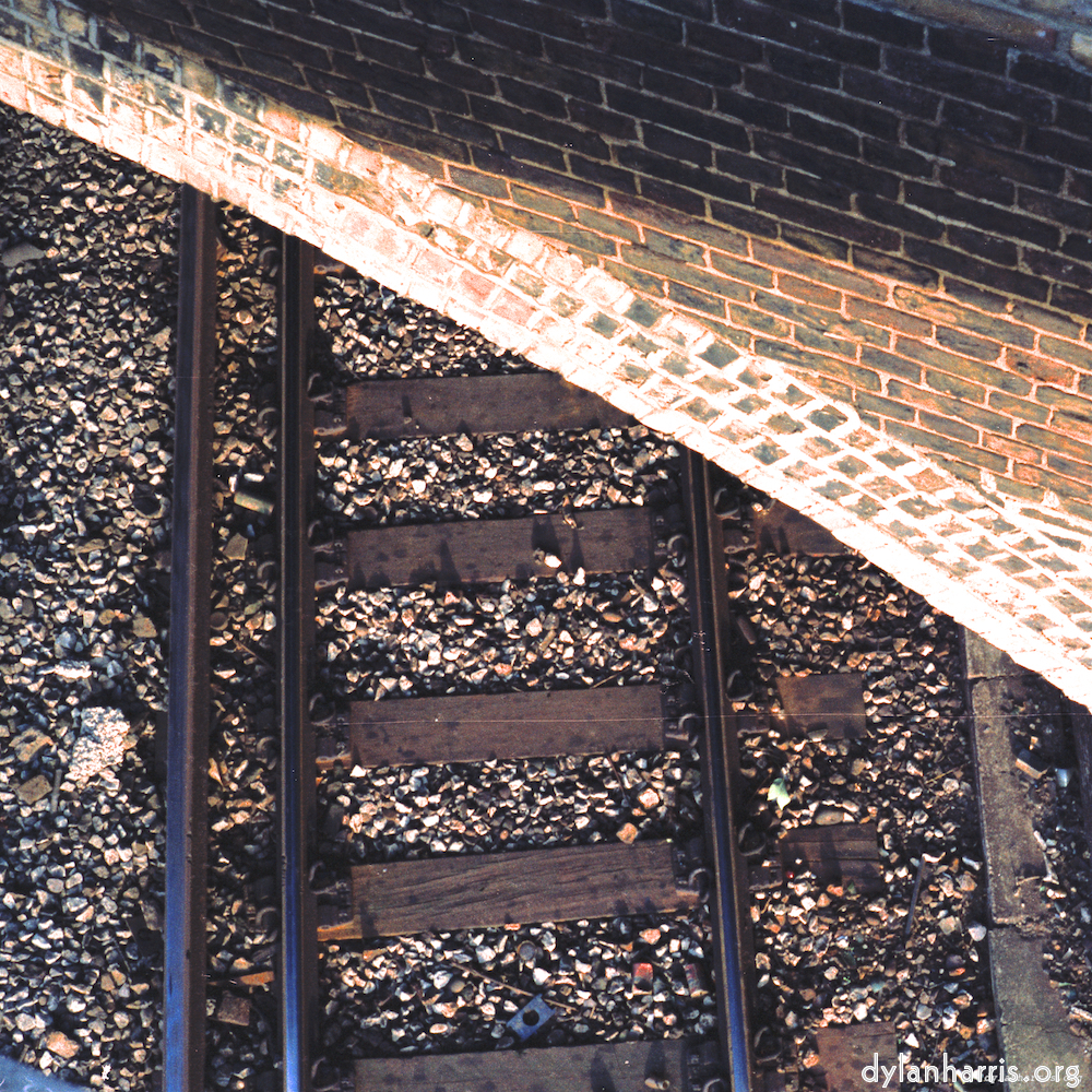 Image 'train (xi) 2'.