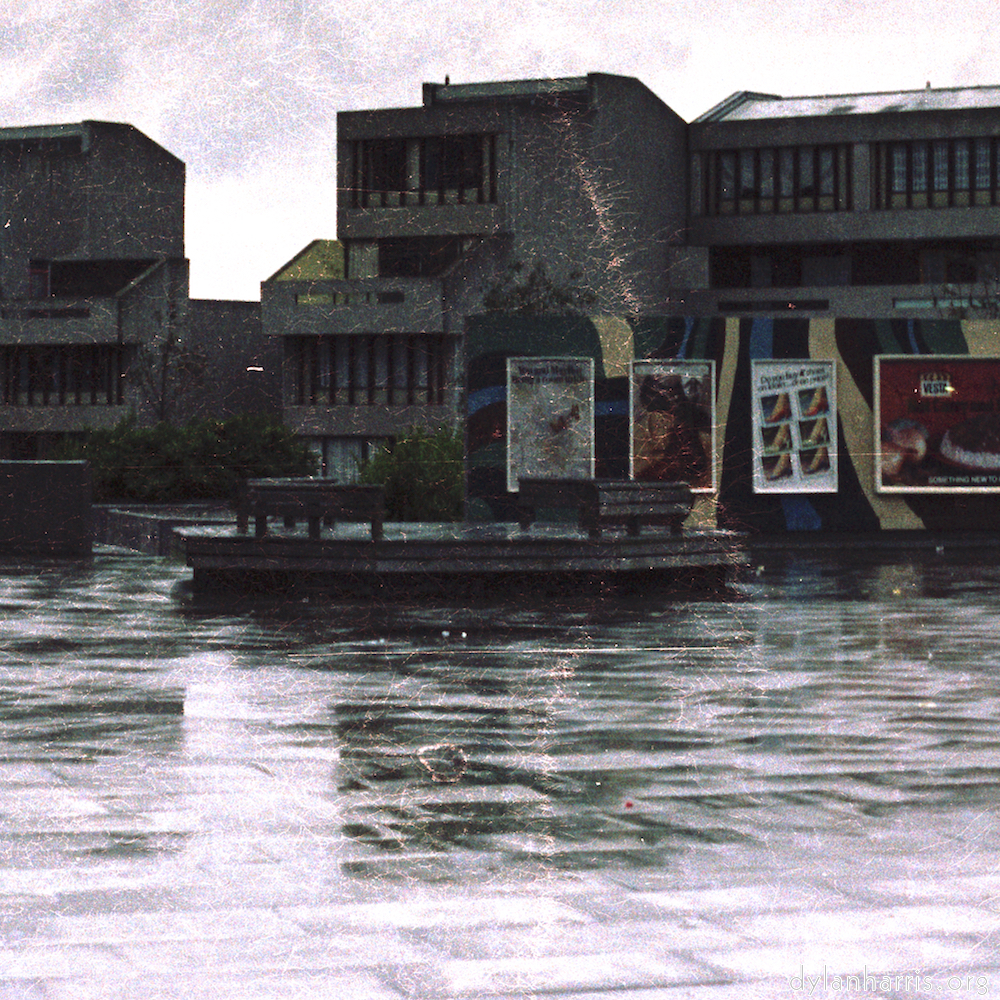 Image: Image 'thamesmead (i) 4'.