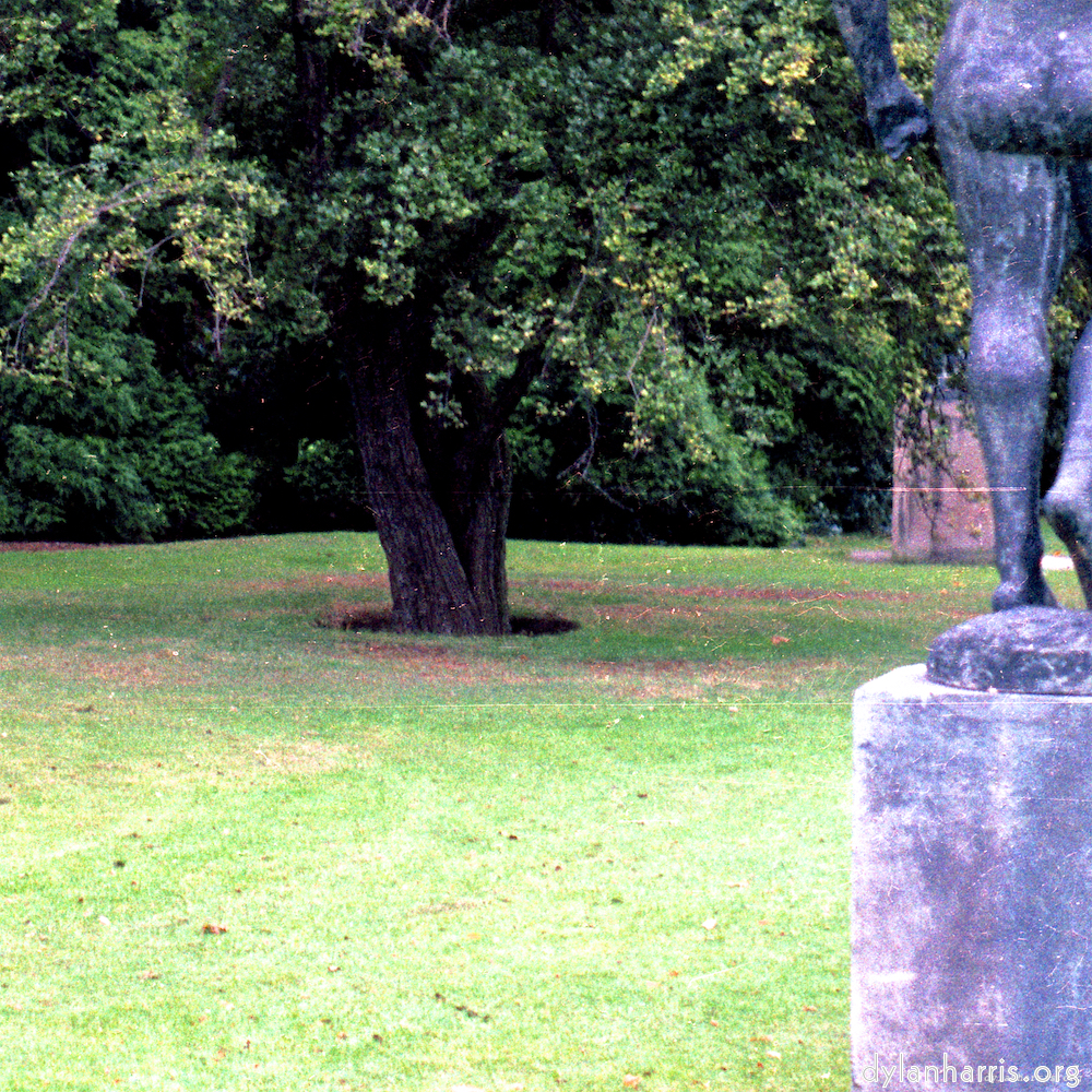 Image 'sculpture (i) 2'.