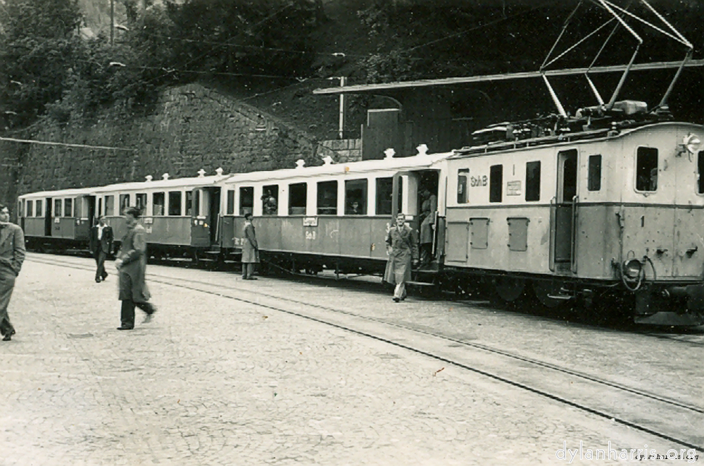 image: Sch&ouml;llenenbahn train at G&ouml;schenen.